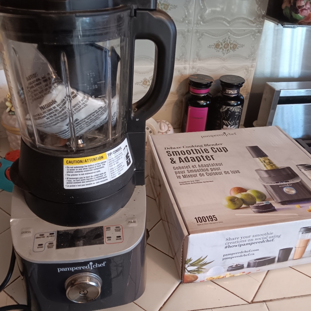 Pampered Chef Blender with smoothie cup and attachments